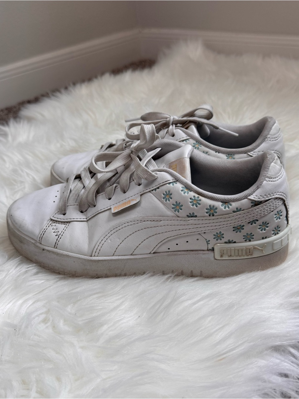 Puma White Low-Top Sneakers with Teal Daisy Detail